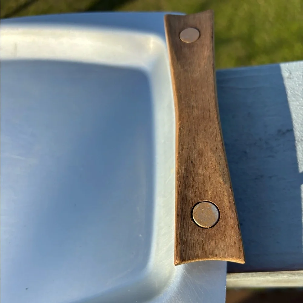 Vintage Mirro Medallion Serving Tray MCM Aluminum & Teak 1950s 1960s Atomic - Picture 4 of 14